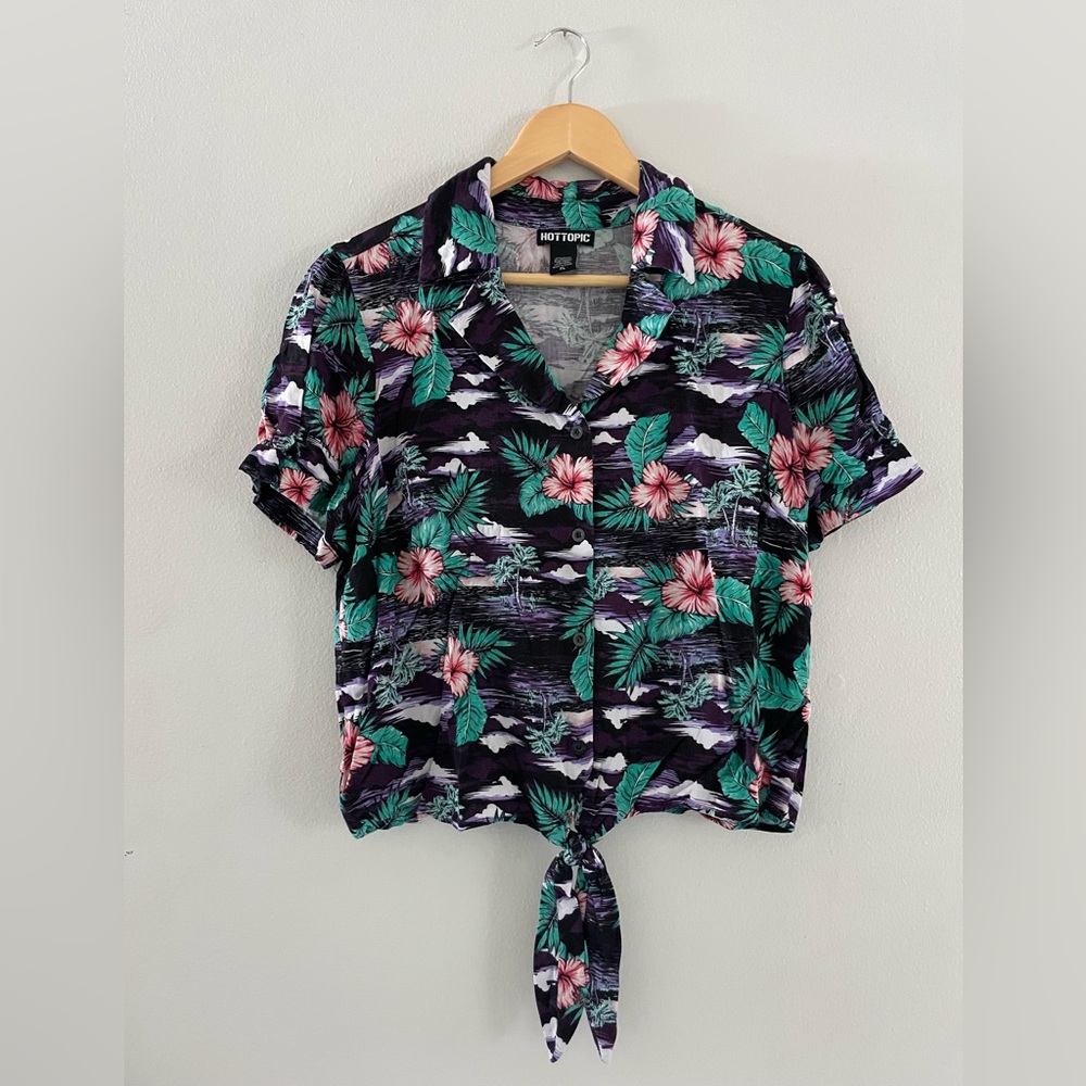 Hot Topic Multicolor Floral Button Down Top